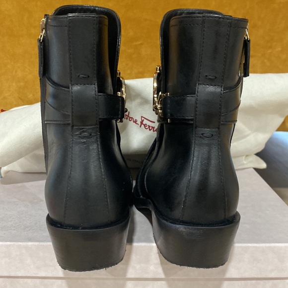 Women's FERRAGAMO Shadi buckle boots sz 8.5 - Picture 4 of 8